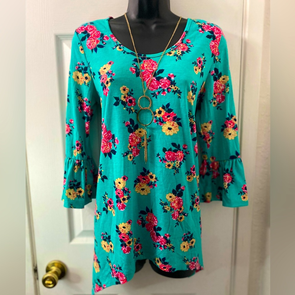 NWOT Floral Long Sleeve Size Medium